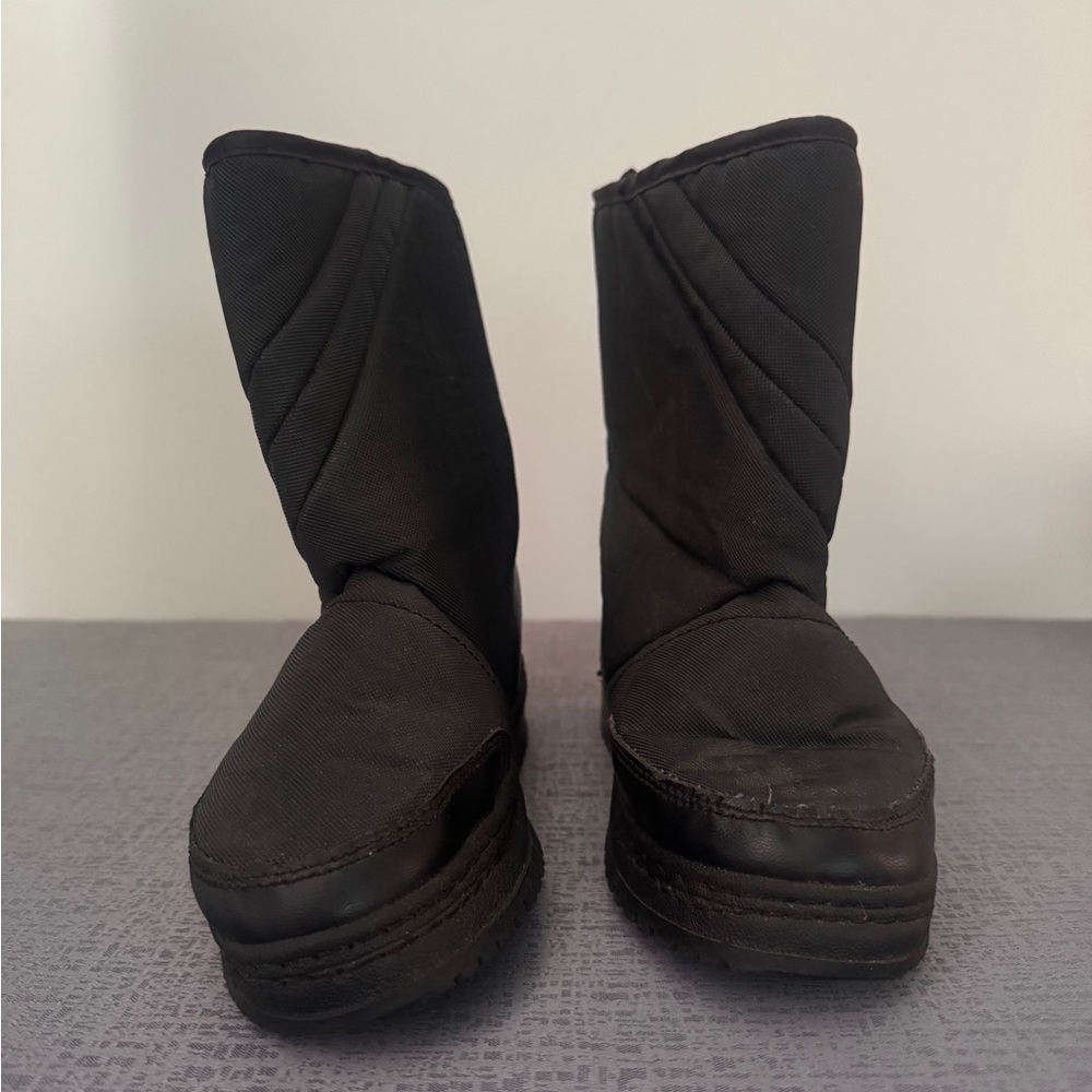 Rugged Exposure Winter Boots Youth Size 4 Black Rubber Sole